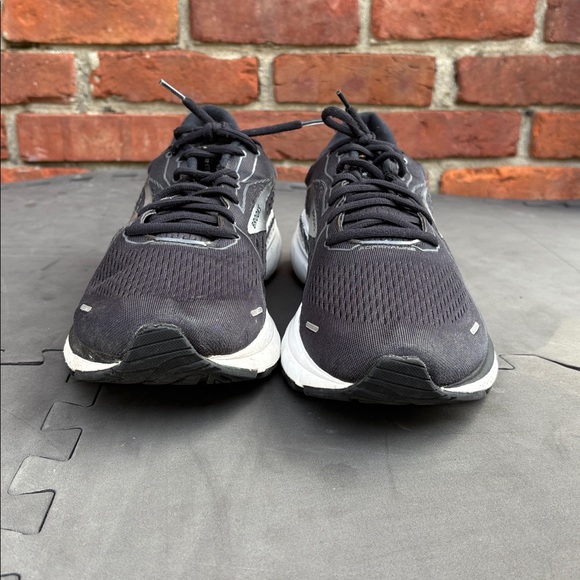 Brooks Men's Black and White Athletic Shoes size 12.5 - Picture 3 of 8